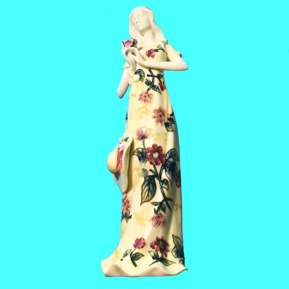 NWOT Porcelain Figurine of Young Girl